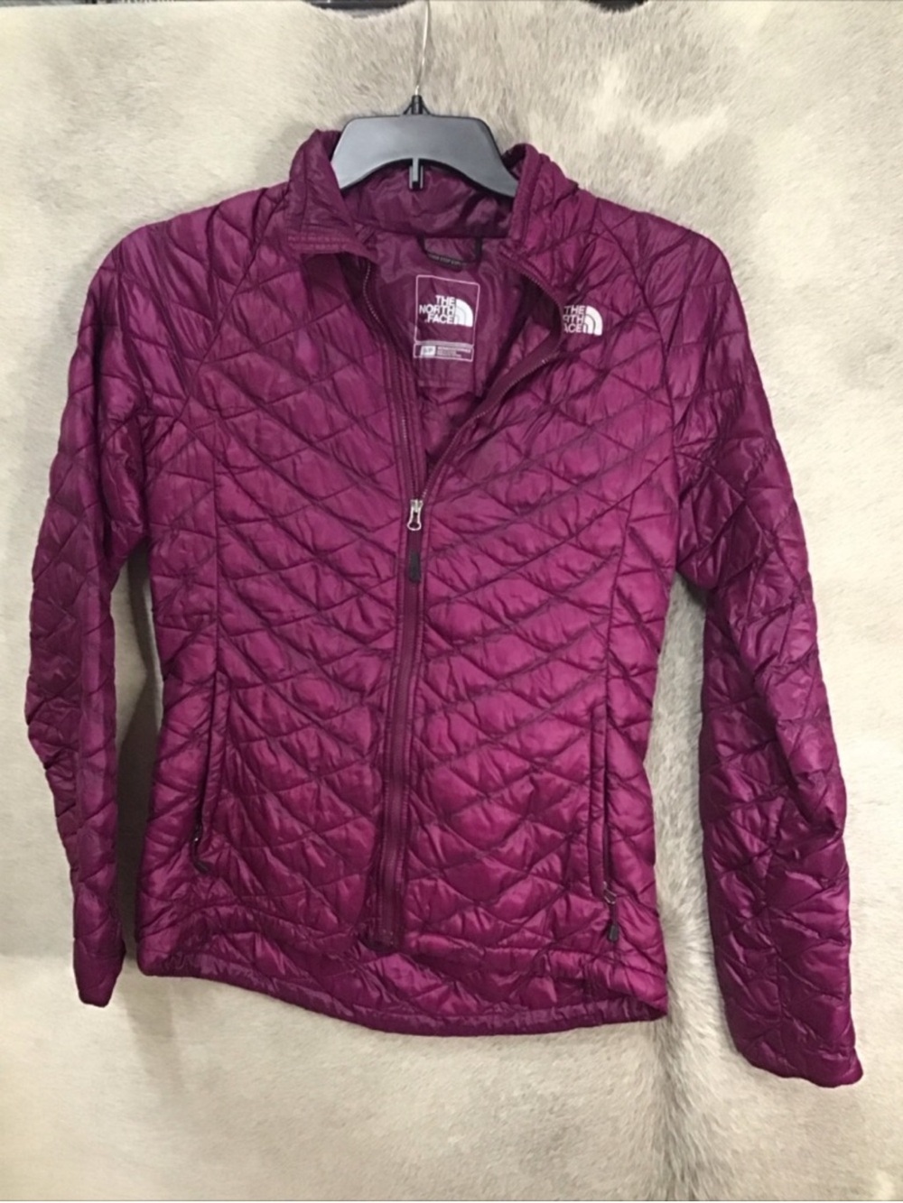 The North Face Women's Quilted Puffer Jacket - Berry Plum